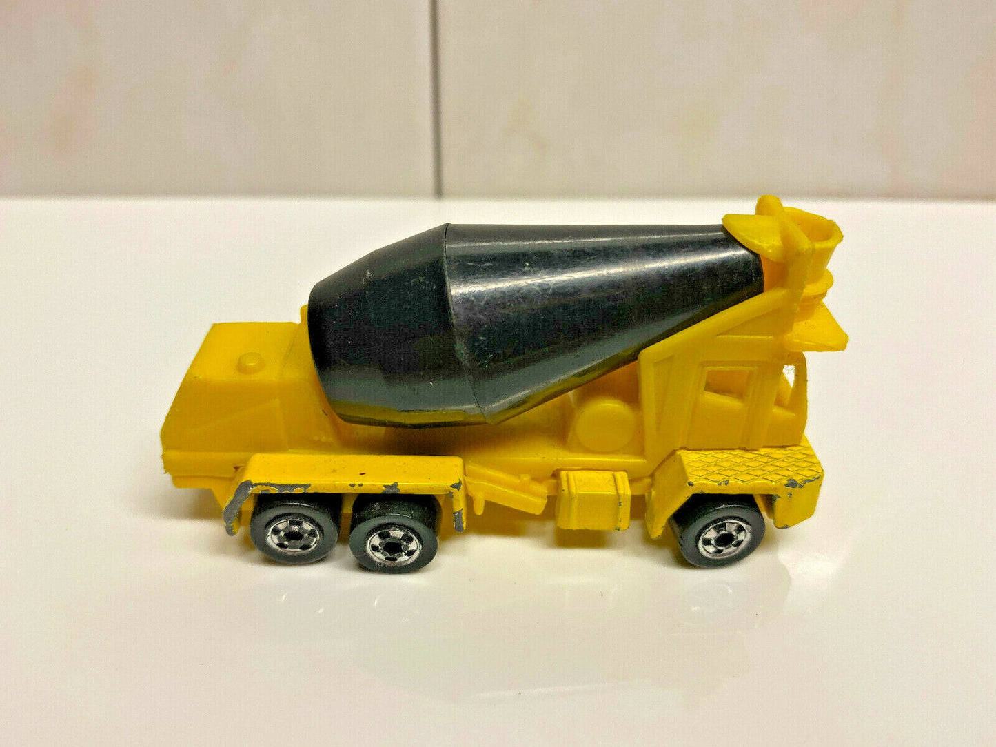 1990's Hot Wheels Yellow Cement Mixer (Loose)