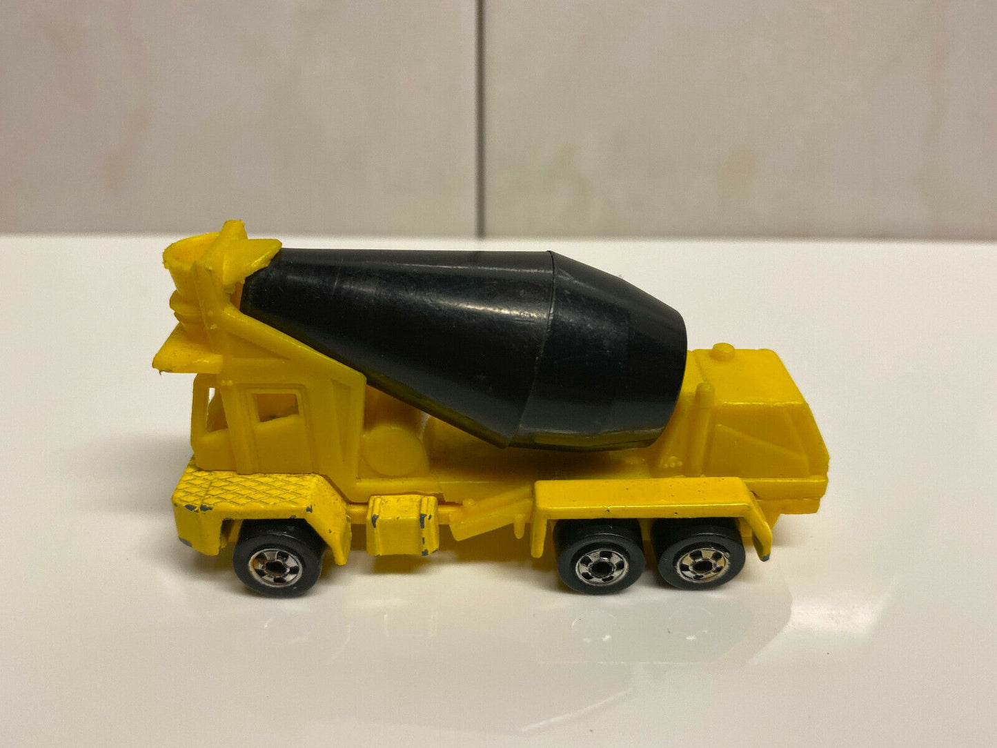 1990's Hot Wheels Yellow Cement Mixer (Loose)