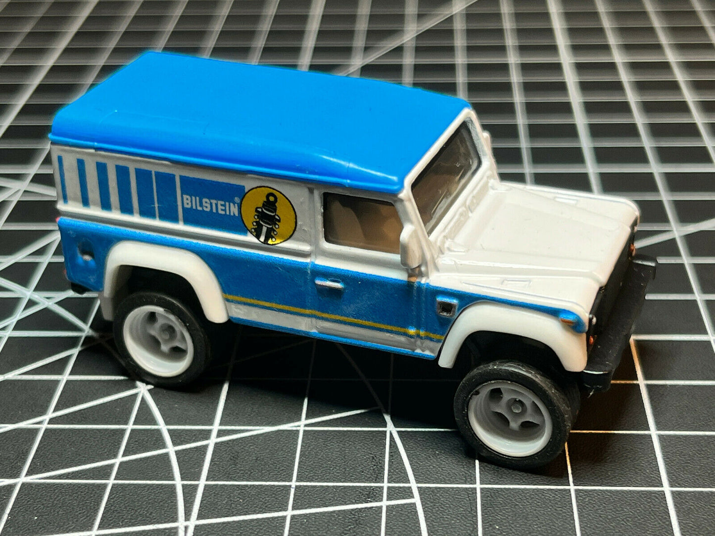 2021 Hot Wheels Bilstein Land Rover Defender 110 Real Riders Super Custom