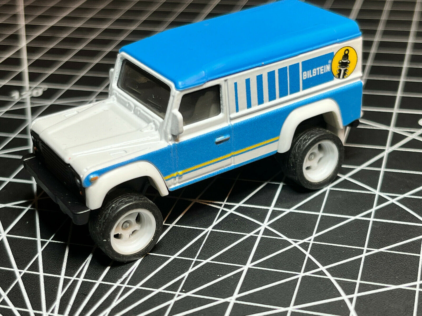 2021 Hot Wheels Bilstein Land Rover Defender 110 Real Riders Super Custom