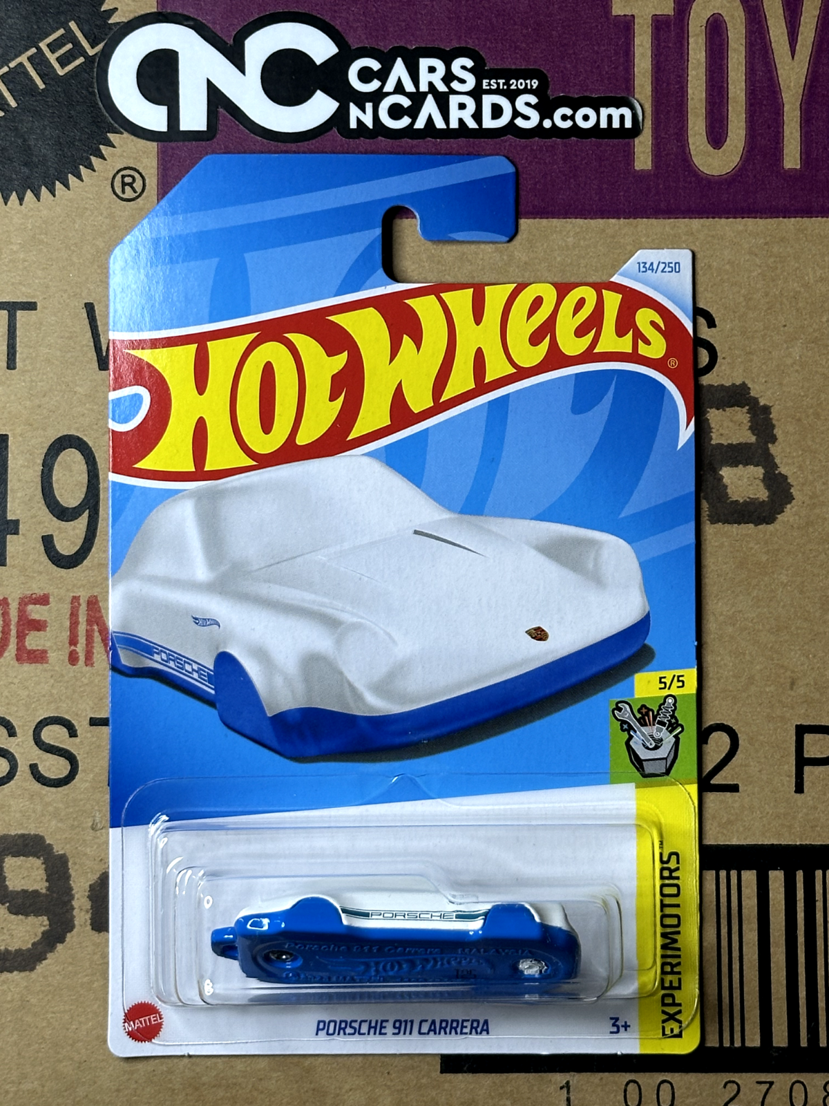 2024 Hot Wheels Experimotors 5/5 Porsche 911 Carrera White Keychain