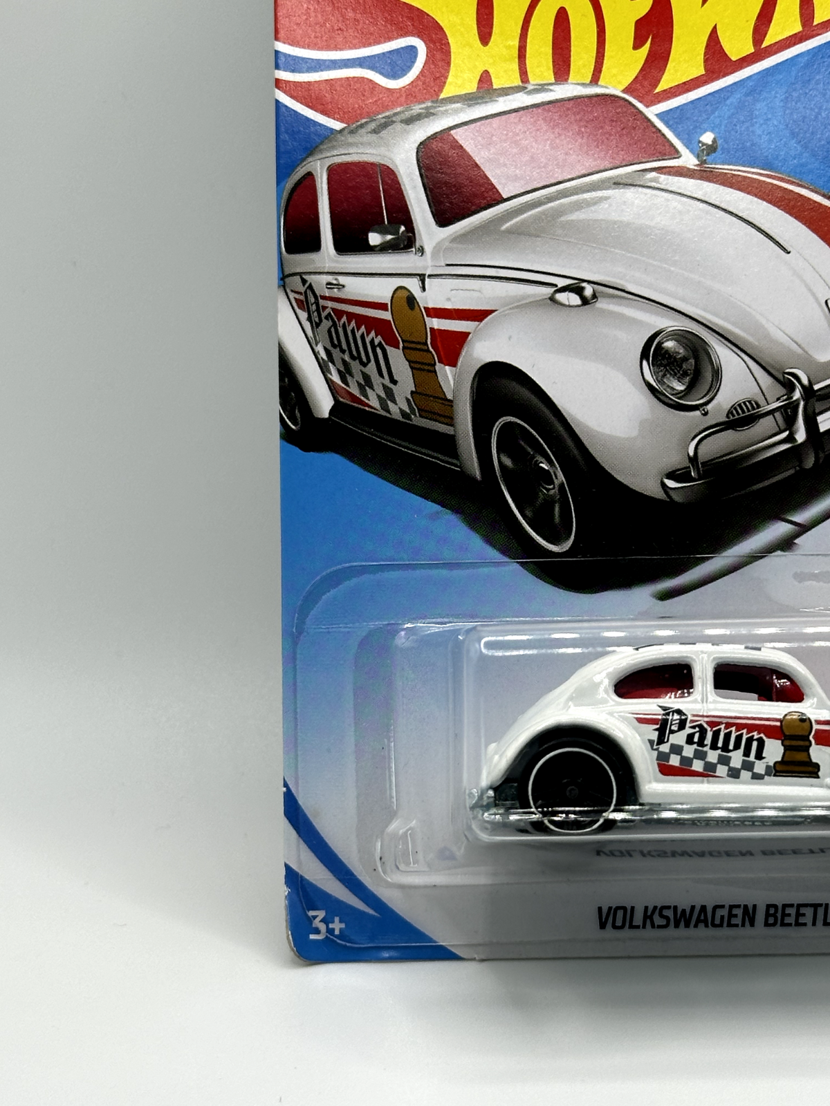 2018 Hot Wheels Checkmate Volkswagen Beetle Pawn White Card Crease/Soft Corners